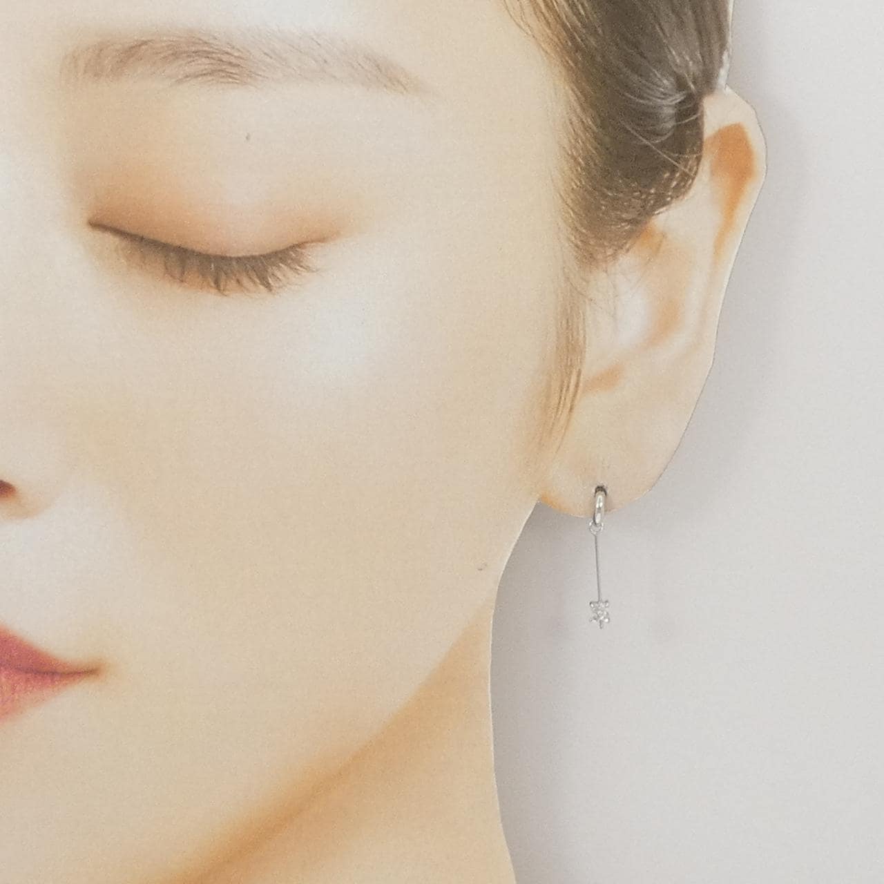 K18WG フラワー ダイヤモンド ピアス 0.10CT