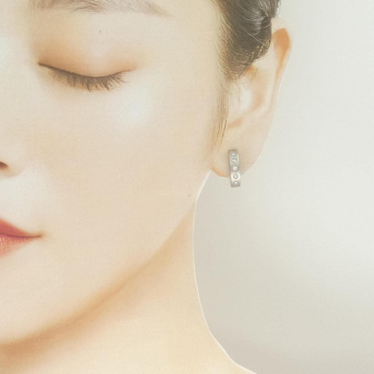 K18WG ダイヤモンド フープ ピアス