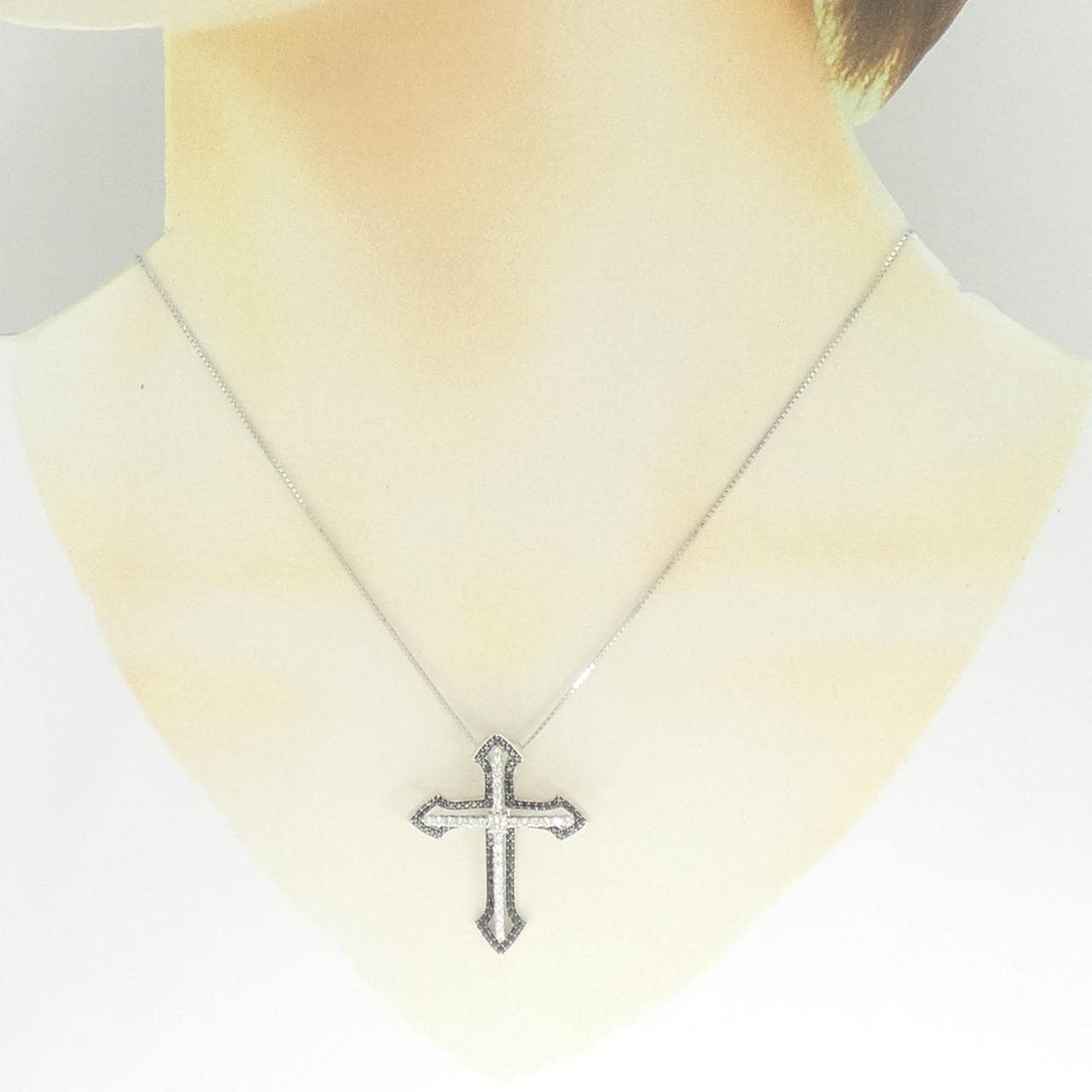 K18WG/K18BG Cross Diamond Necklace 0.60CT