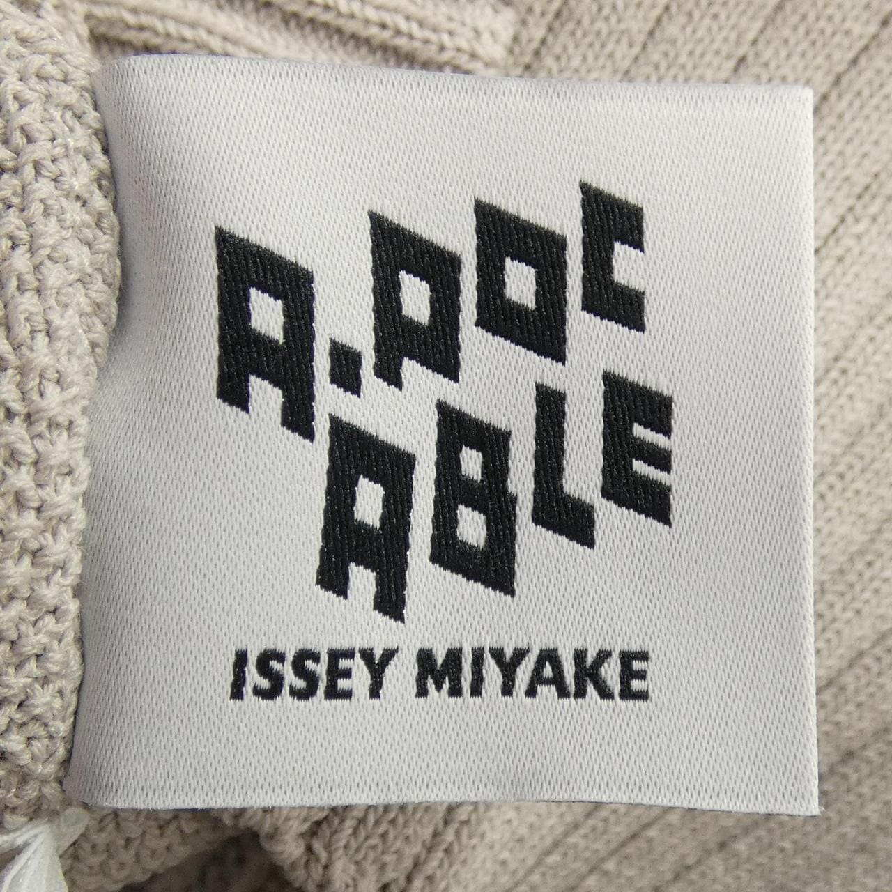 エイポックエイブルイッセイミヤケ A-POC ABLE ISSEY MIYAKE AT51KK458 ポロシャツ