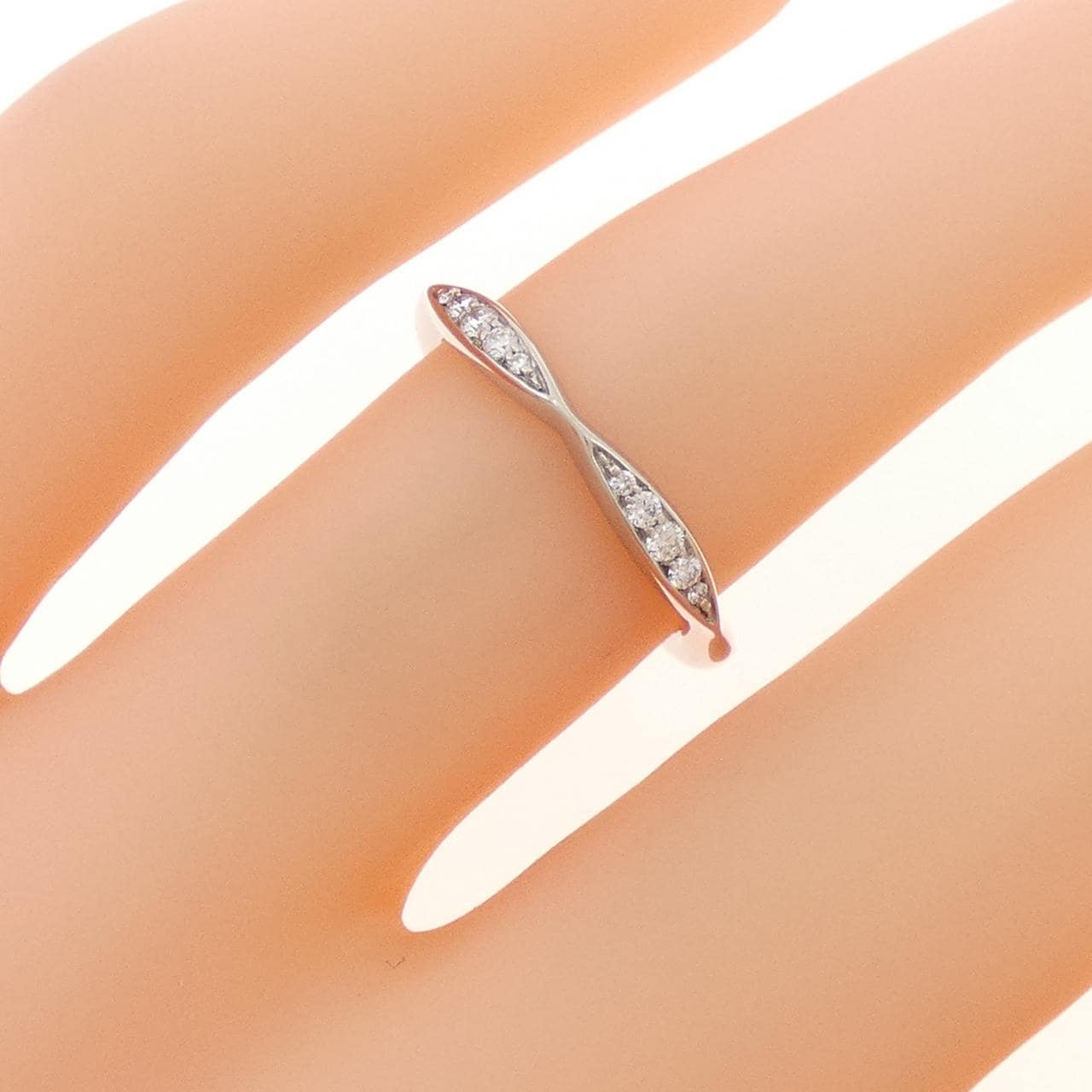 シャネル カメリア ハーフエタニティ リング