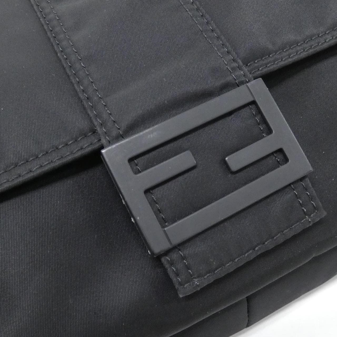 フェンディ バゲット メッセンジャー ミディアム 7VA537 AG0P ショルダーバッグ