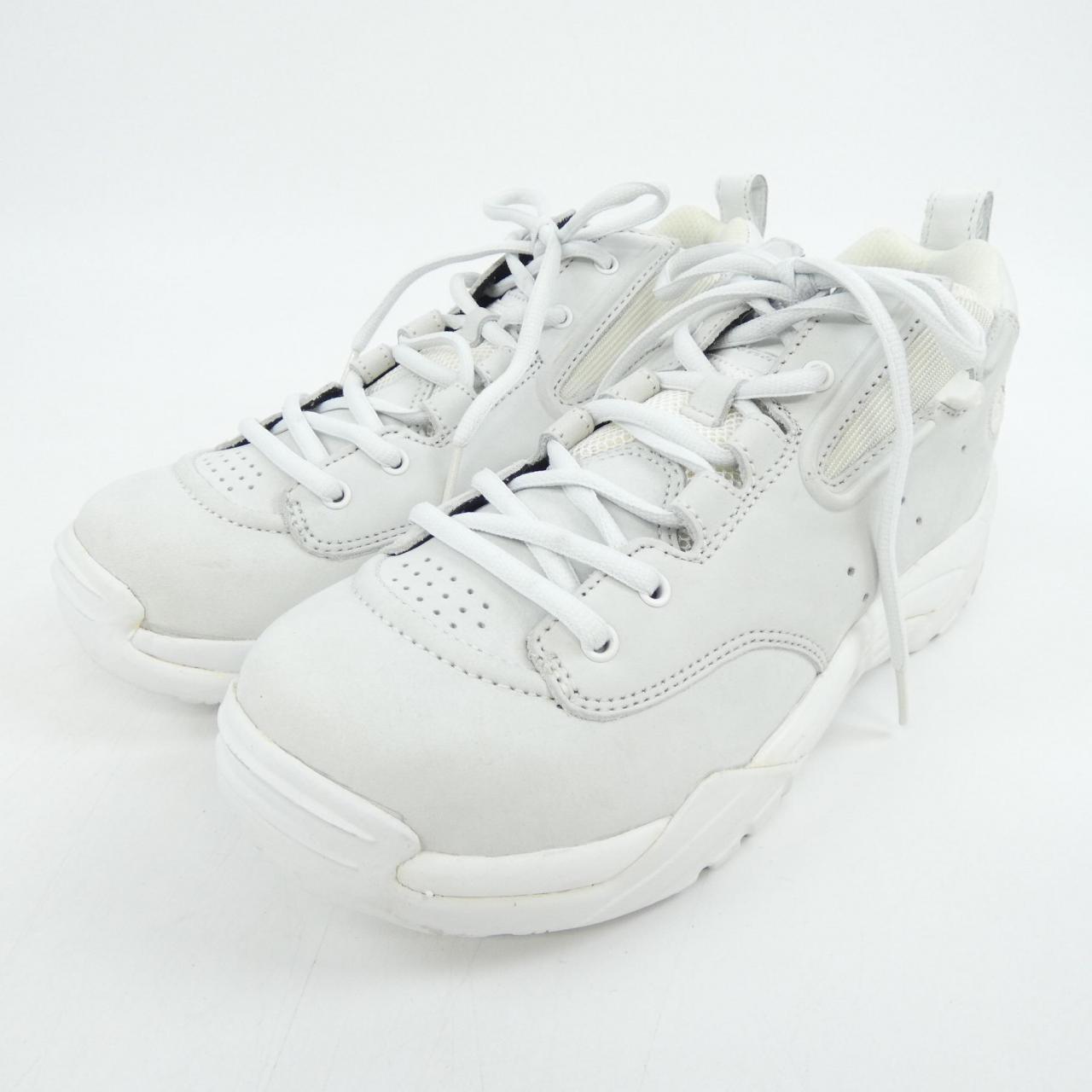 GRAVIS RIVAL スニーカー