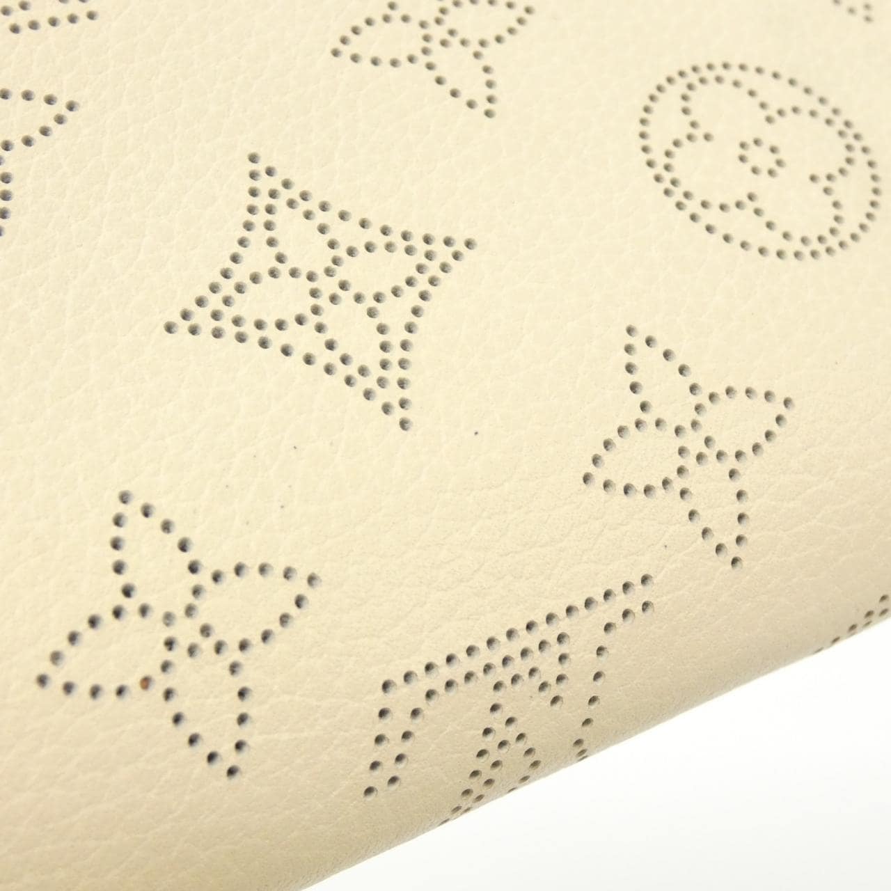 ルイヴィトン マヒナ ジッピー ウォレット M61869 財布