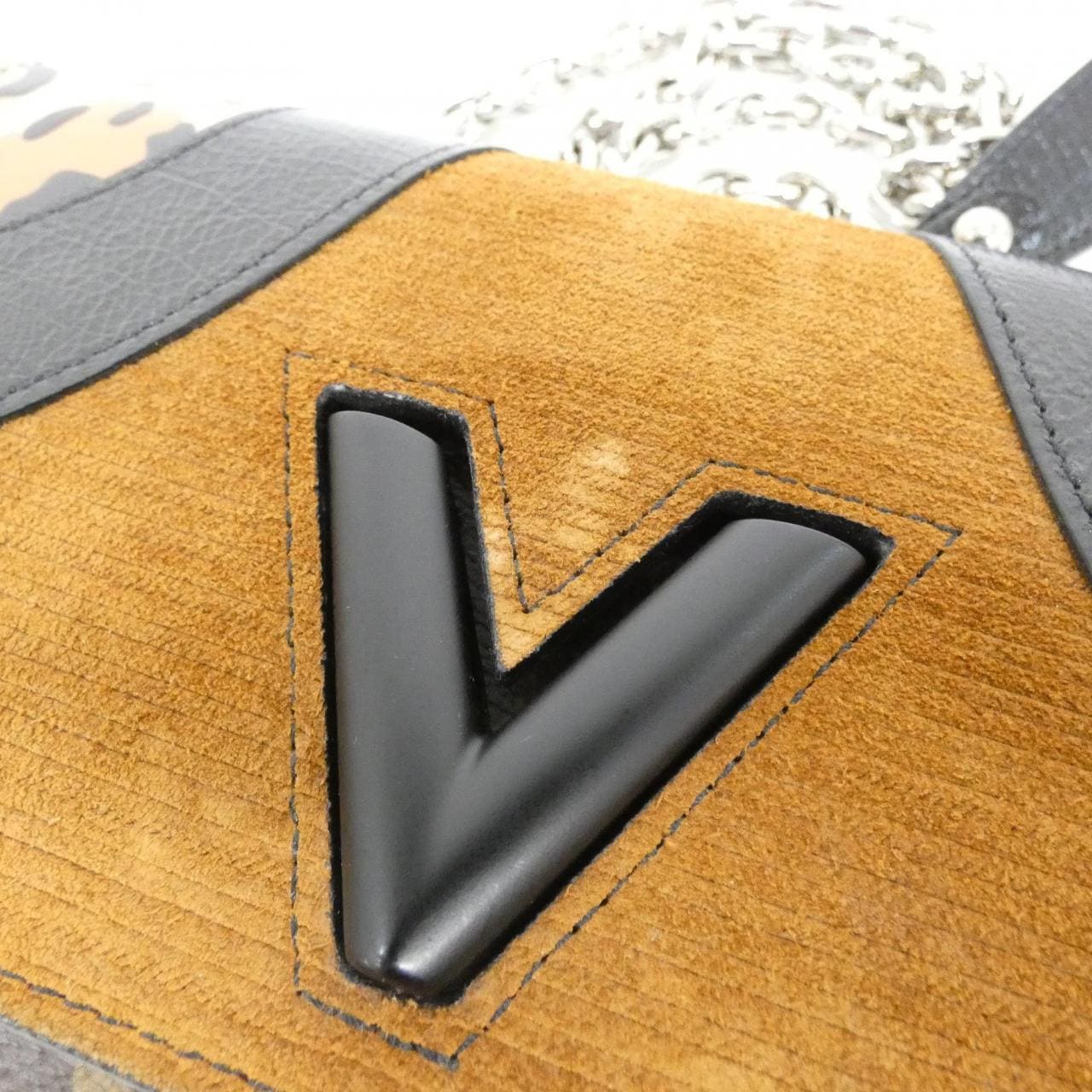 ルイヴィトン ポルトフォイユ ツイスト チェーン M51832 チェーンウォレット