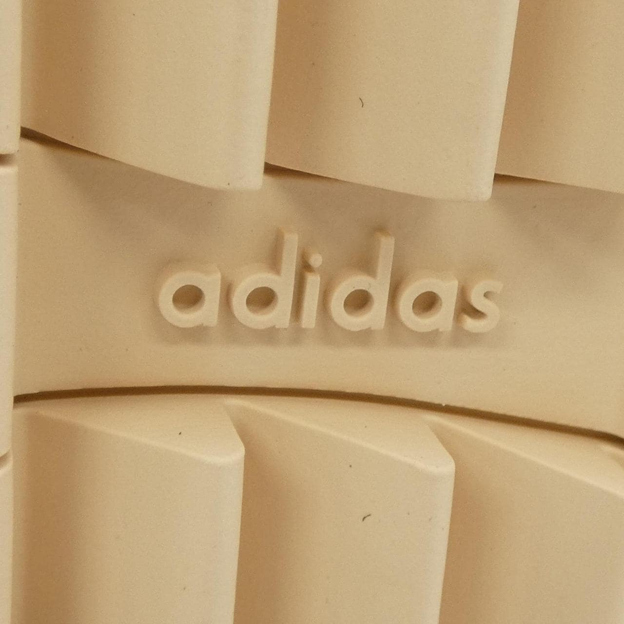 アディダス ADIDAS KJ1473 スニーカー