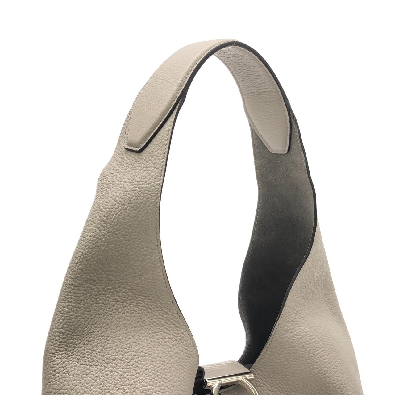 サルヴァトーレフェラガモ 21 0443 ショルダーバッグ