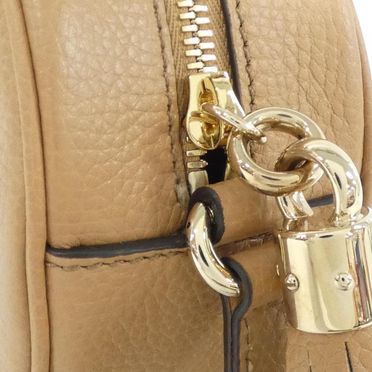 グッチ SOHO 747779 A7M0G ショルダーバッグ