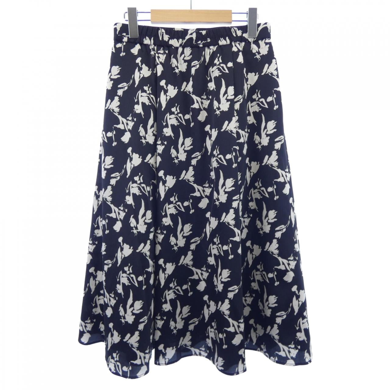 ニジュウサンク 23区 スカート