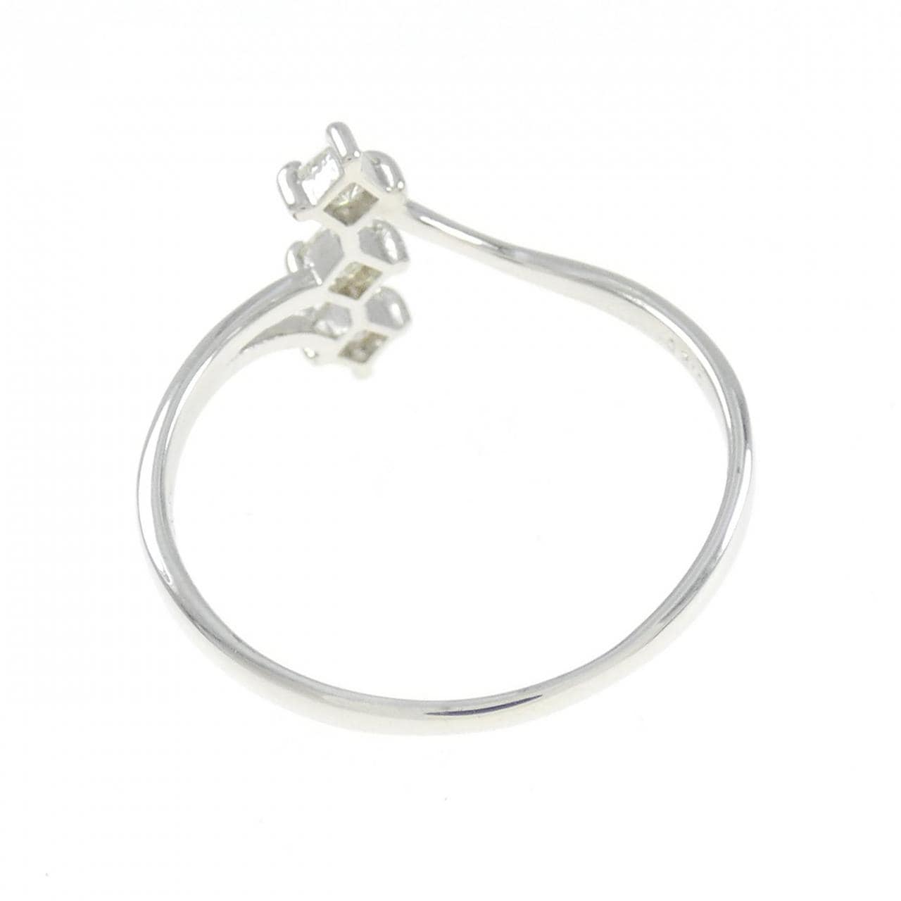【新品】PT スリーストーン ダイヤモンド リング 0.20CT