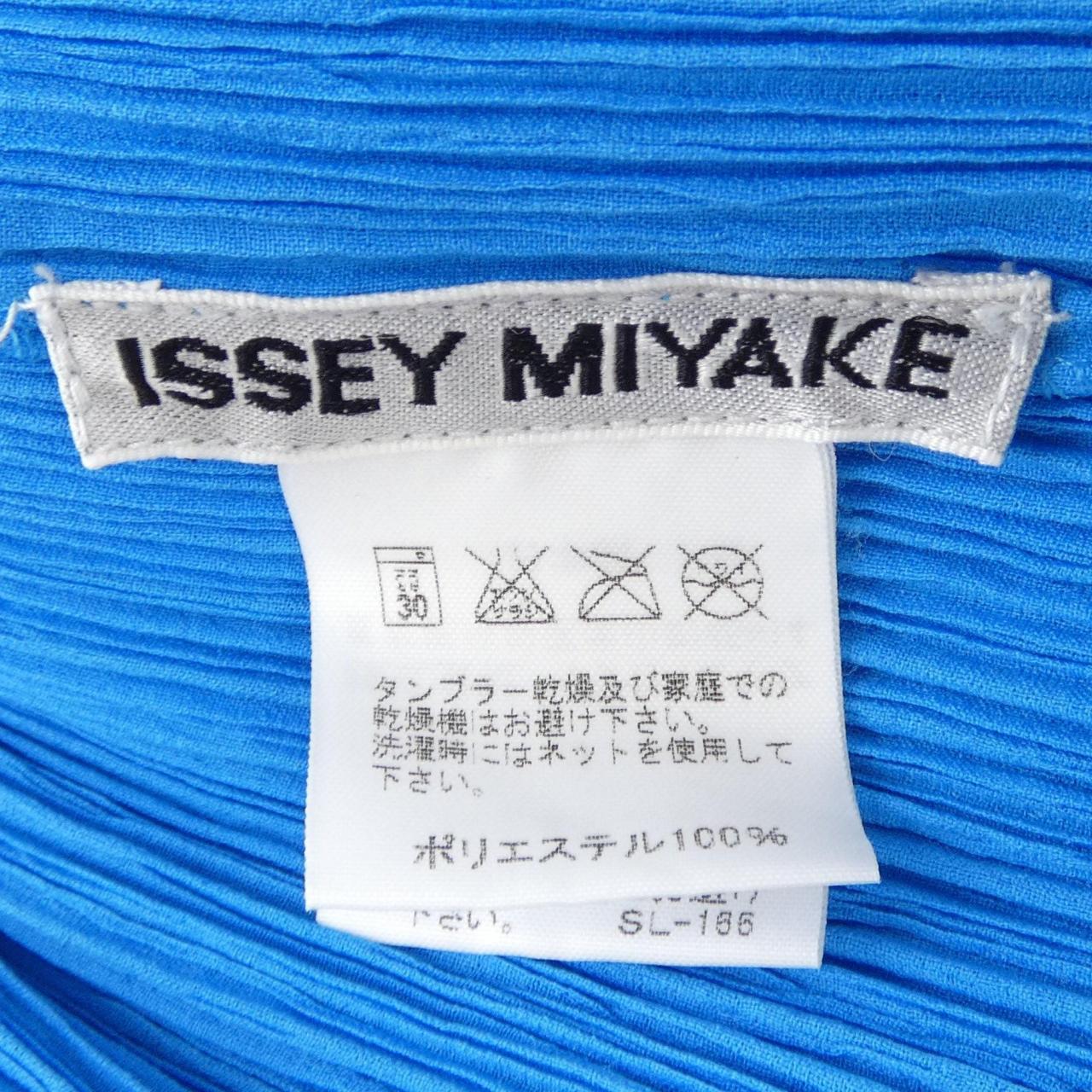 イッセイミヤケ ISSEY MIYAKE IM04FJ610 トップス