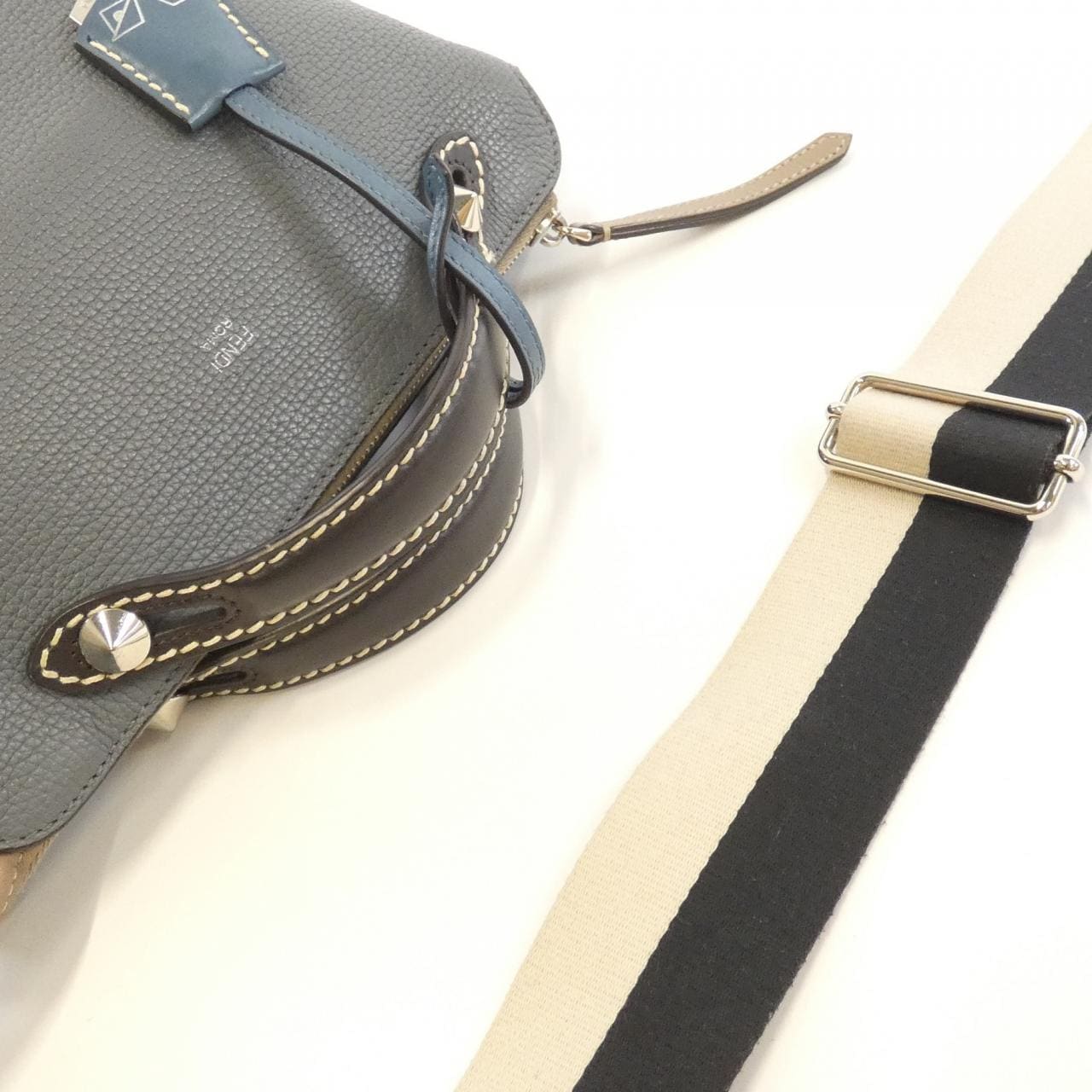 フェンディ バイ ザ ウェイ 8BL124 A41U バッグ