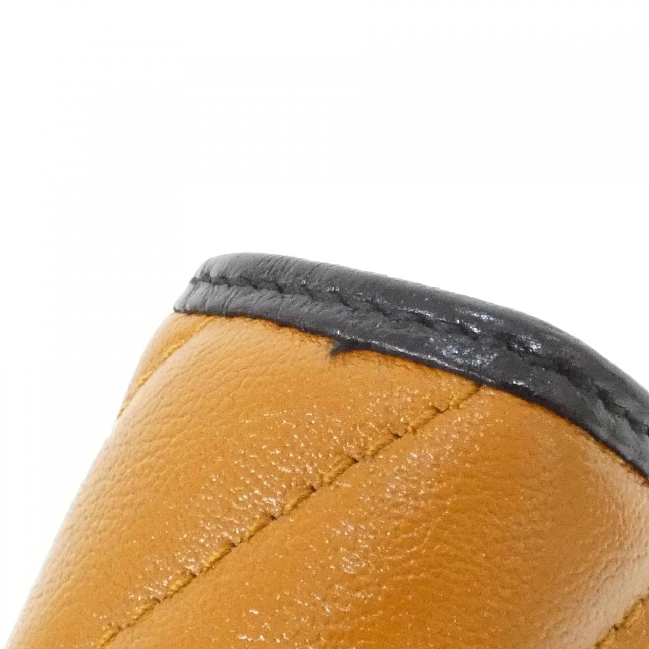 グッチ GG MARMONT 573807 0OLFX チェーンウォレット