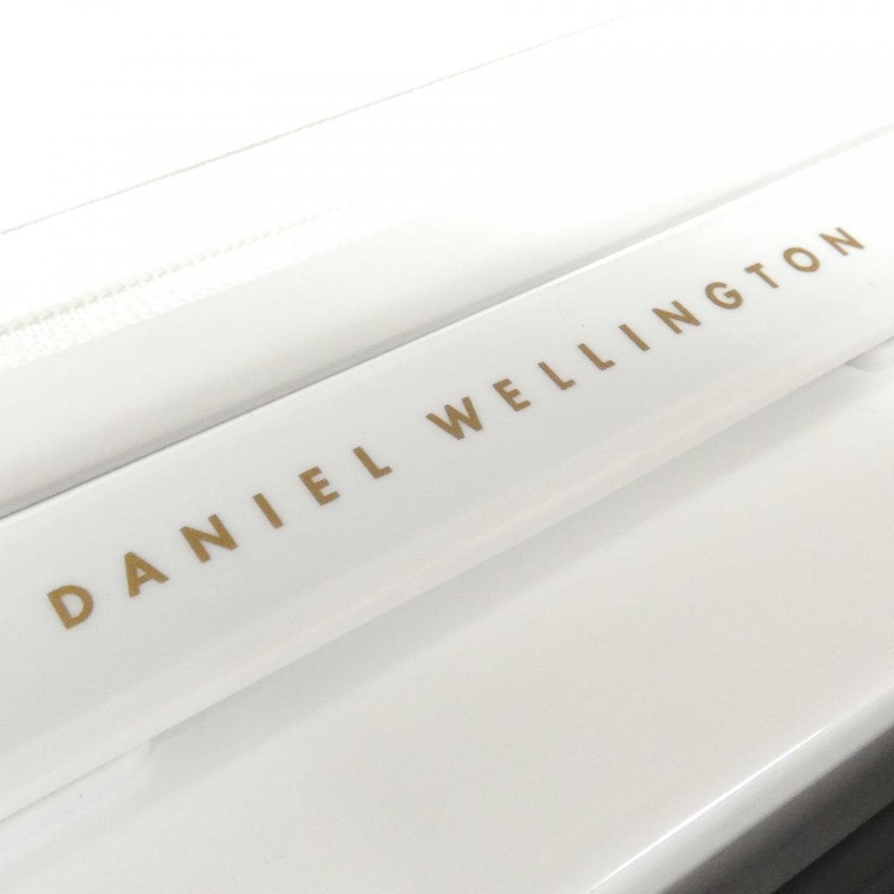 [BRAND NEW] Daniel Wellington 69L DW02700002 Carry Bag