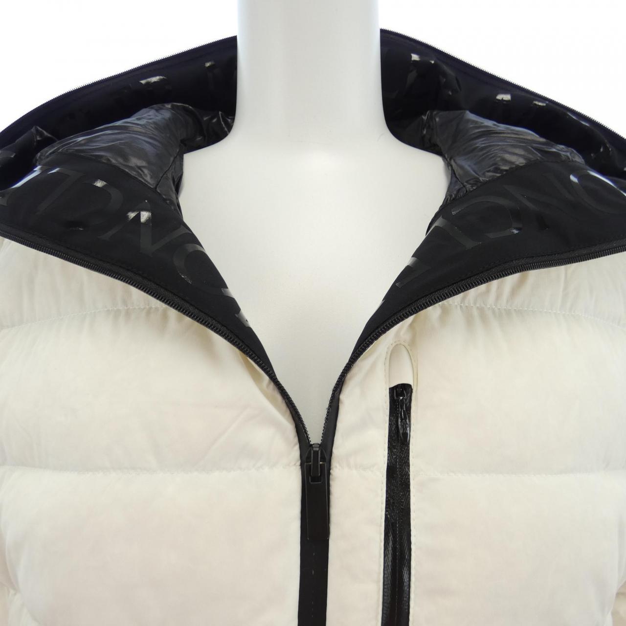 モンクレール MONCLER ダウンジャケット