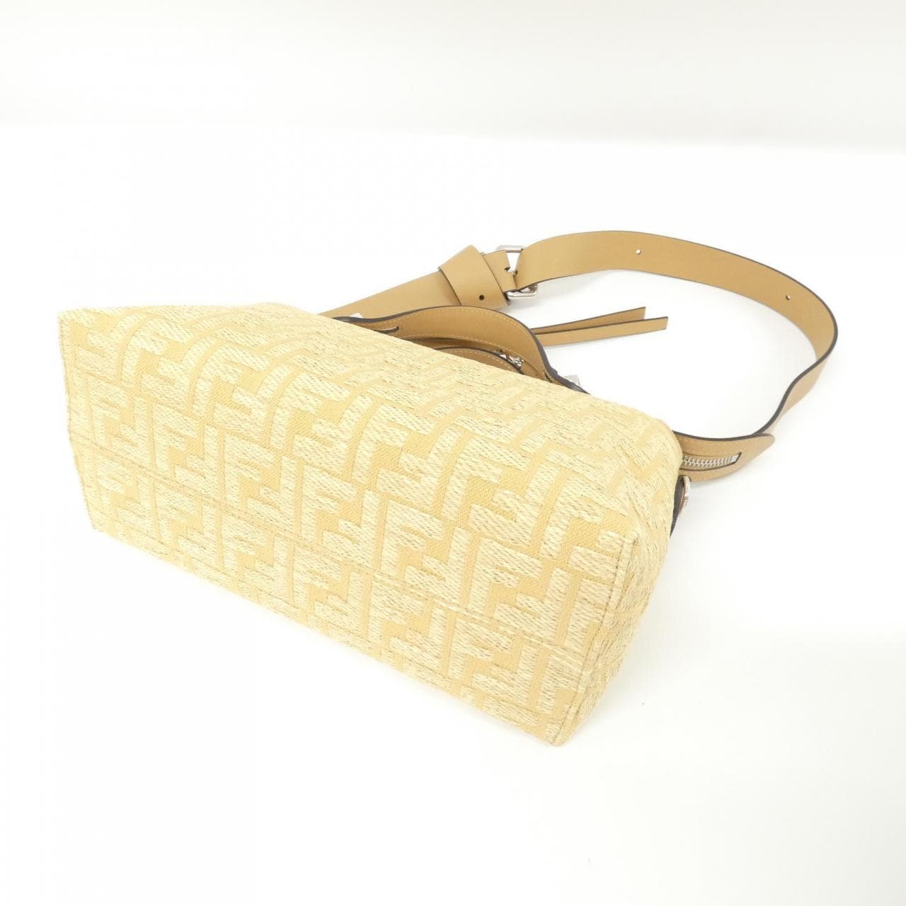 [新品] FENDI By the Way Soft 中号 8BL155 AV23 包