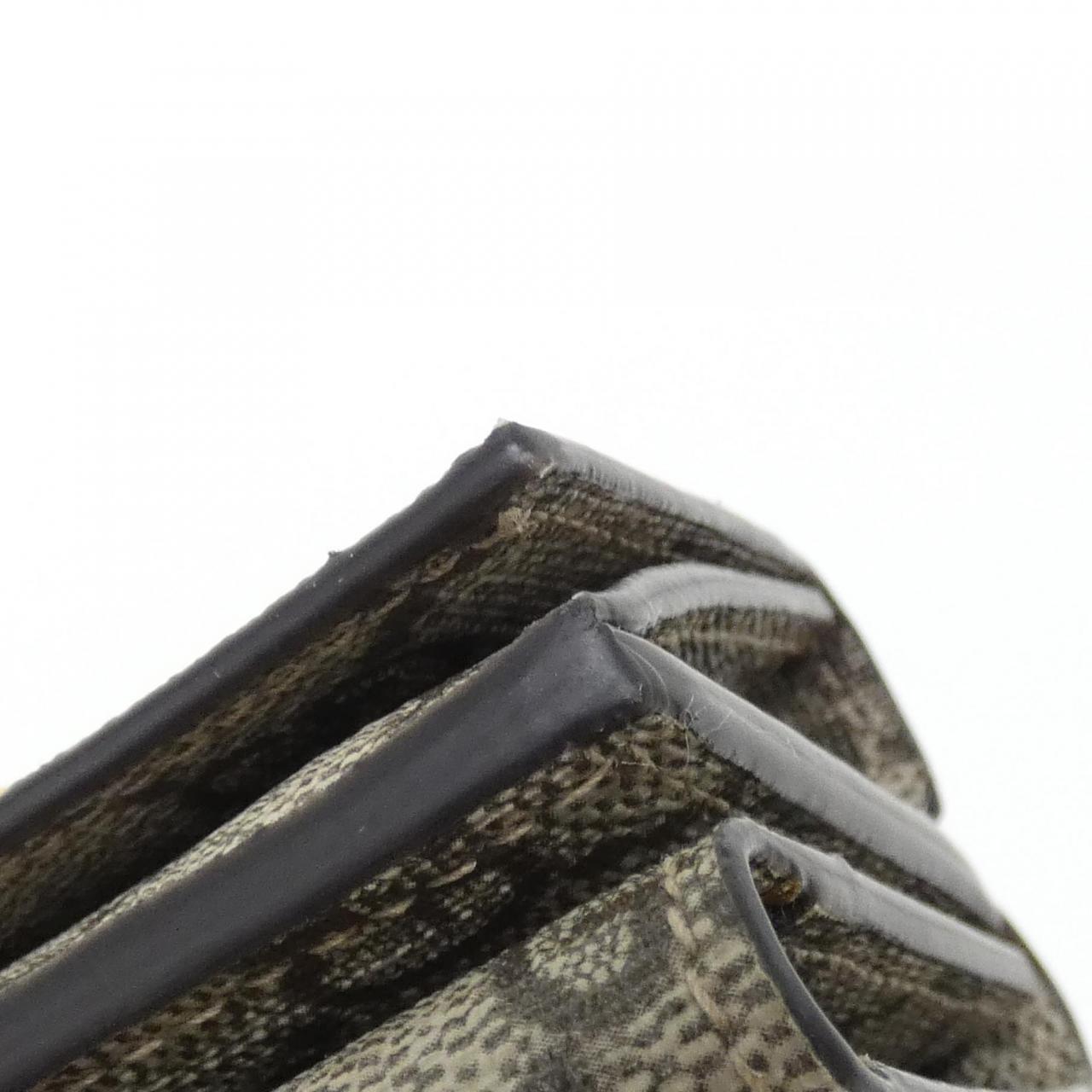 Gucci 681700 KGD0T Wallet