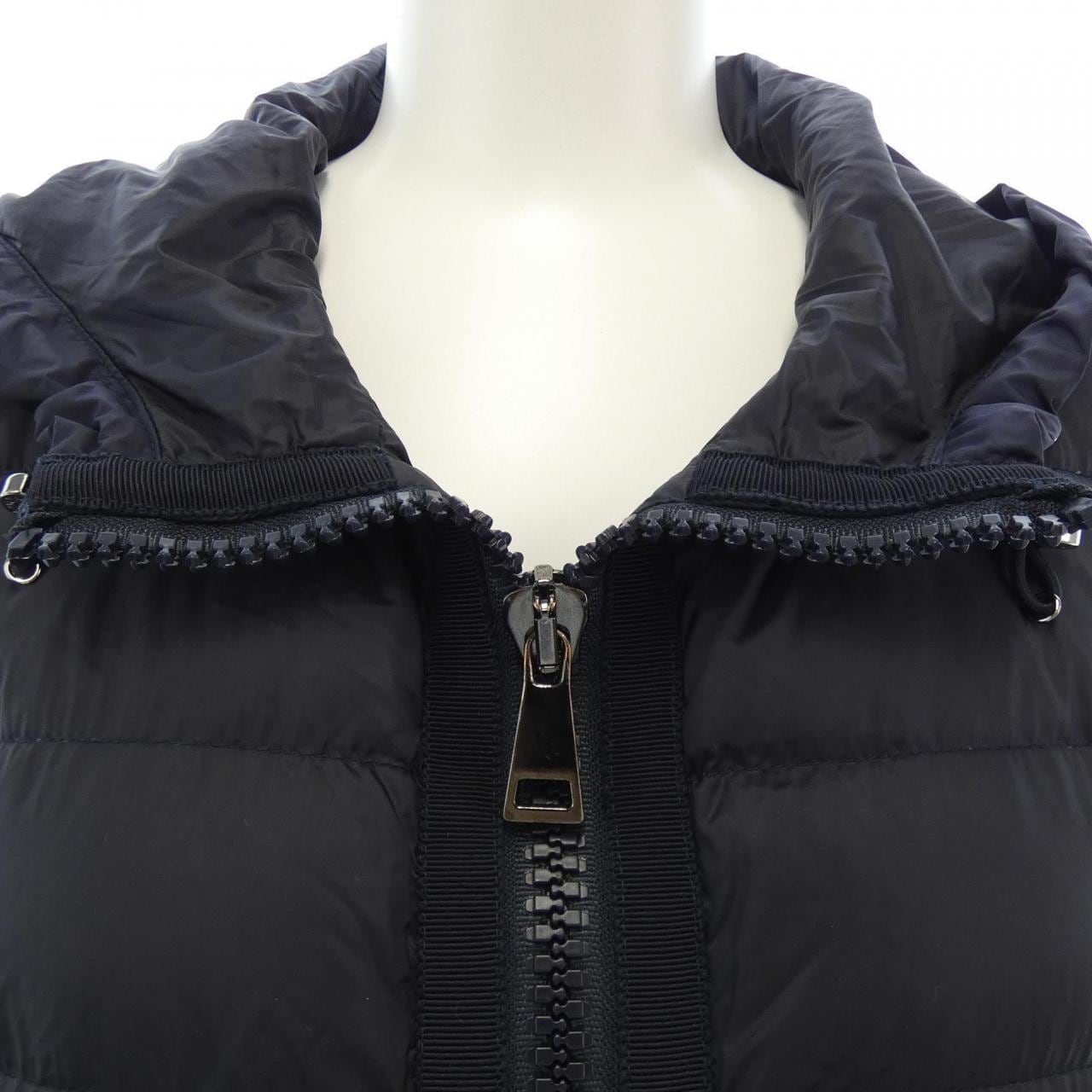 モンクレール MONCLER ダウンジャケット