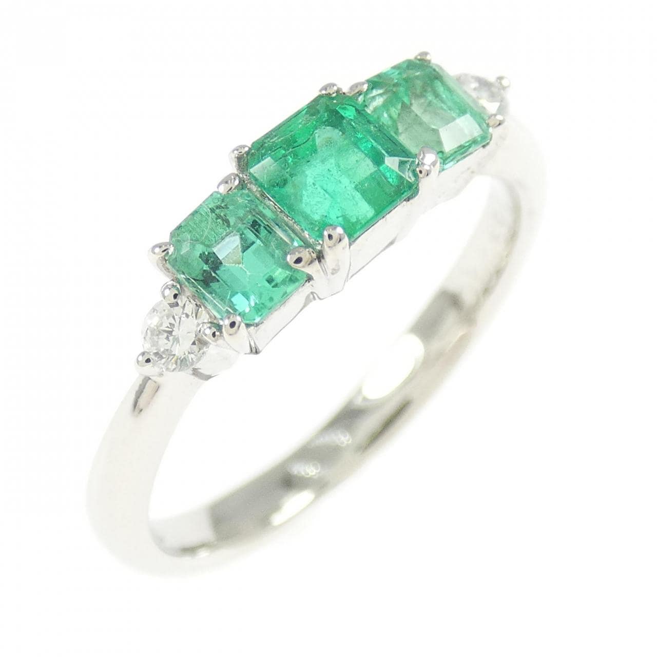 PT900 Emerald Ring 0.69CT
