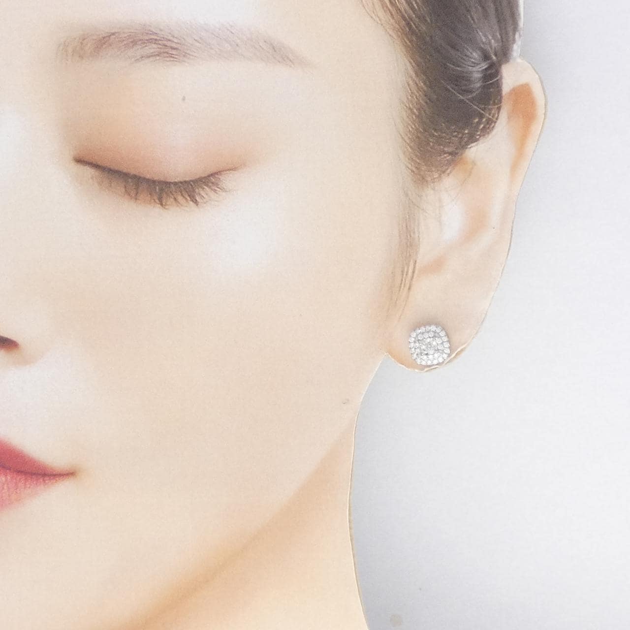 ティファニー ソレスト ピアス 0.26CT 0.26CT I VS1 クッションカット