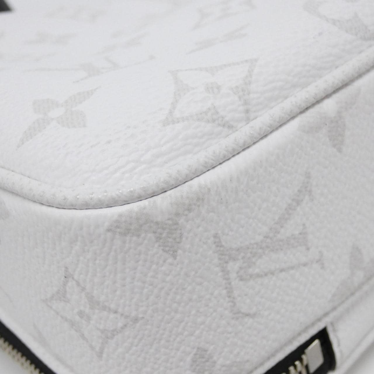 ルイヴィトン タイガ ラマ アルファ　メッセンジャー M31069 ショルダーバッグ