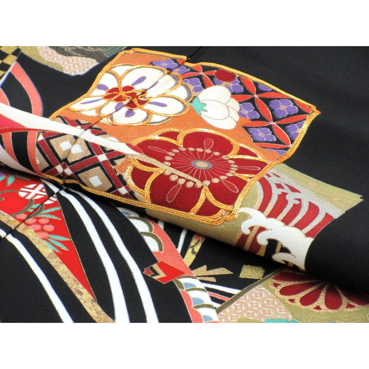 留袖　友禅金彩加工　刺繍入り　丸に桔梗　身幅２Ｌ