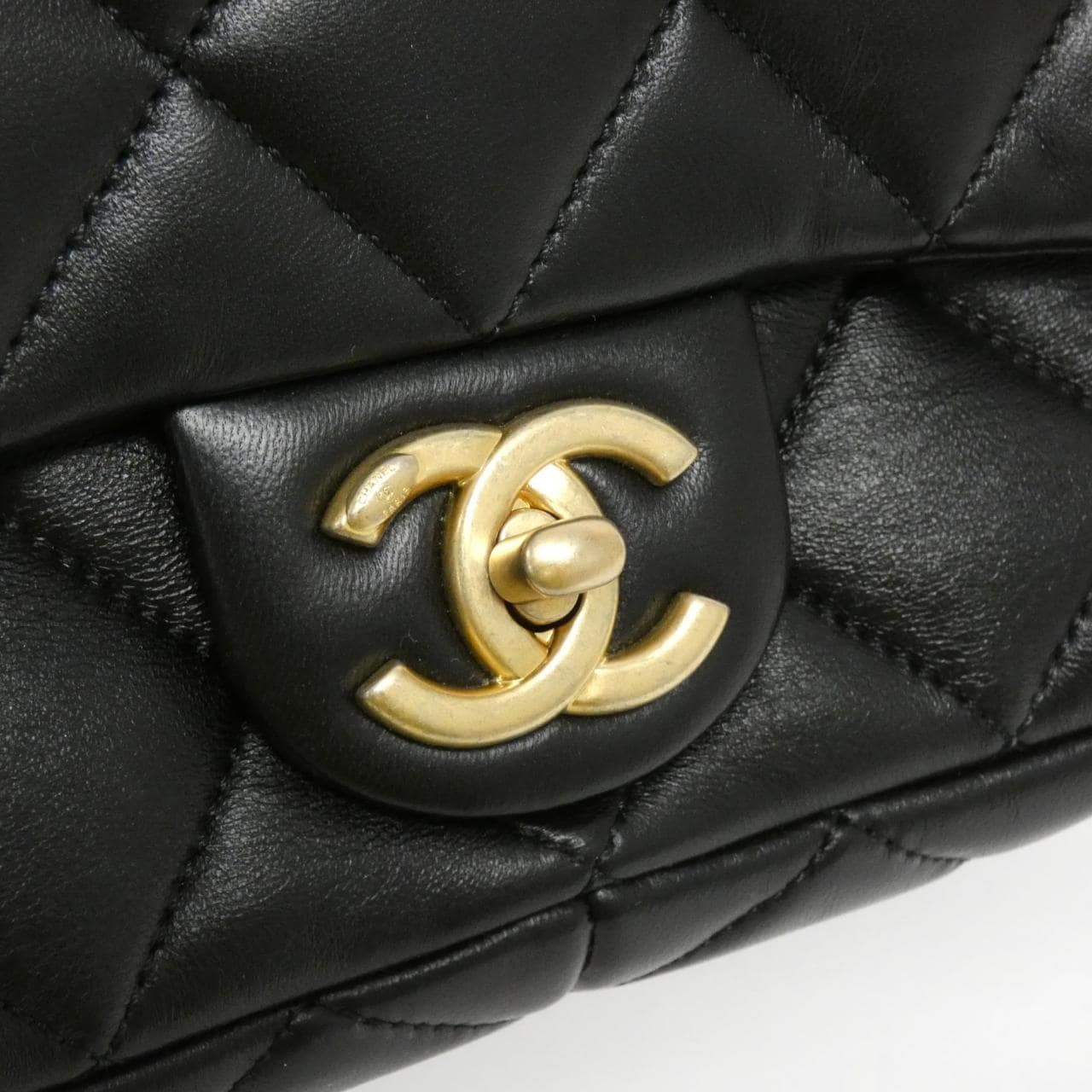 CHANEL AS3214 單肩包