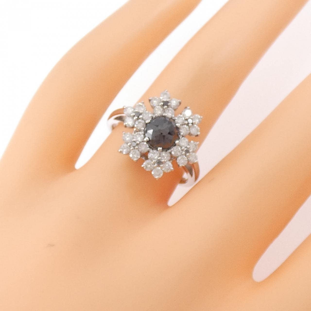 K18WG フラワー ダイヤモンド リング 1.82CT