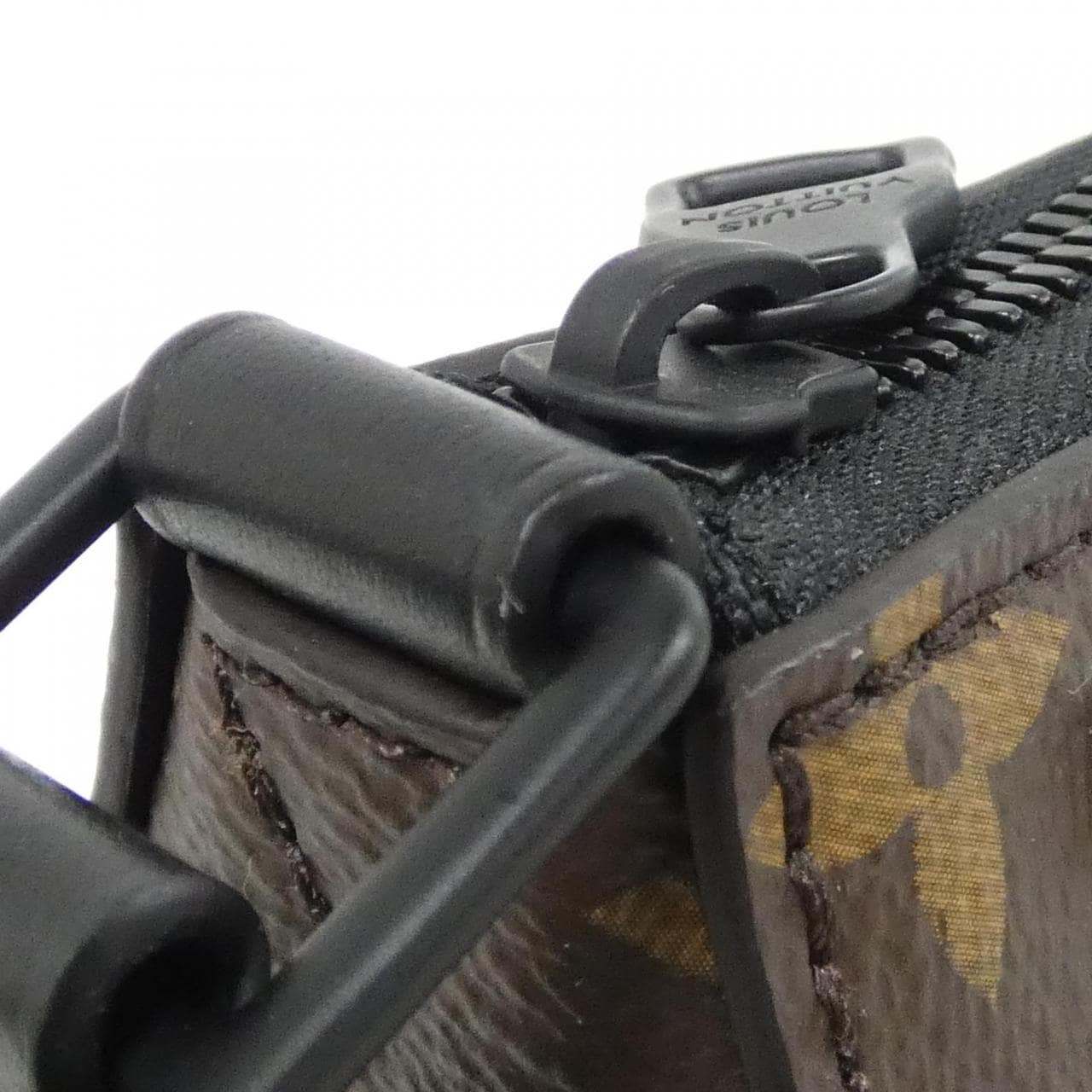 ルイヴィトン モノグラム タフタージュ トリアングル メッセンジャー M45070 ショルダーバッグ