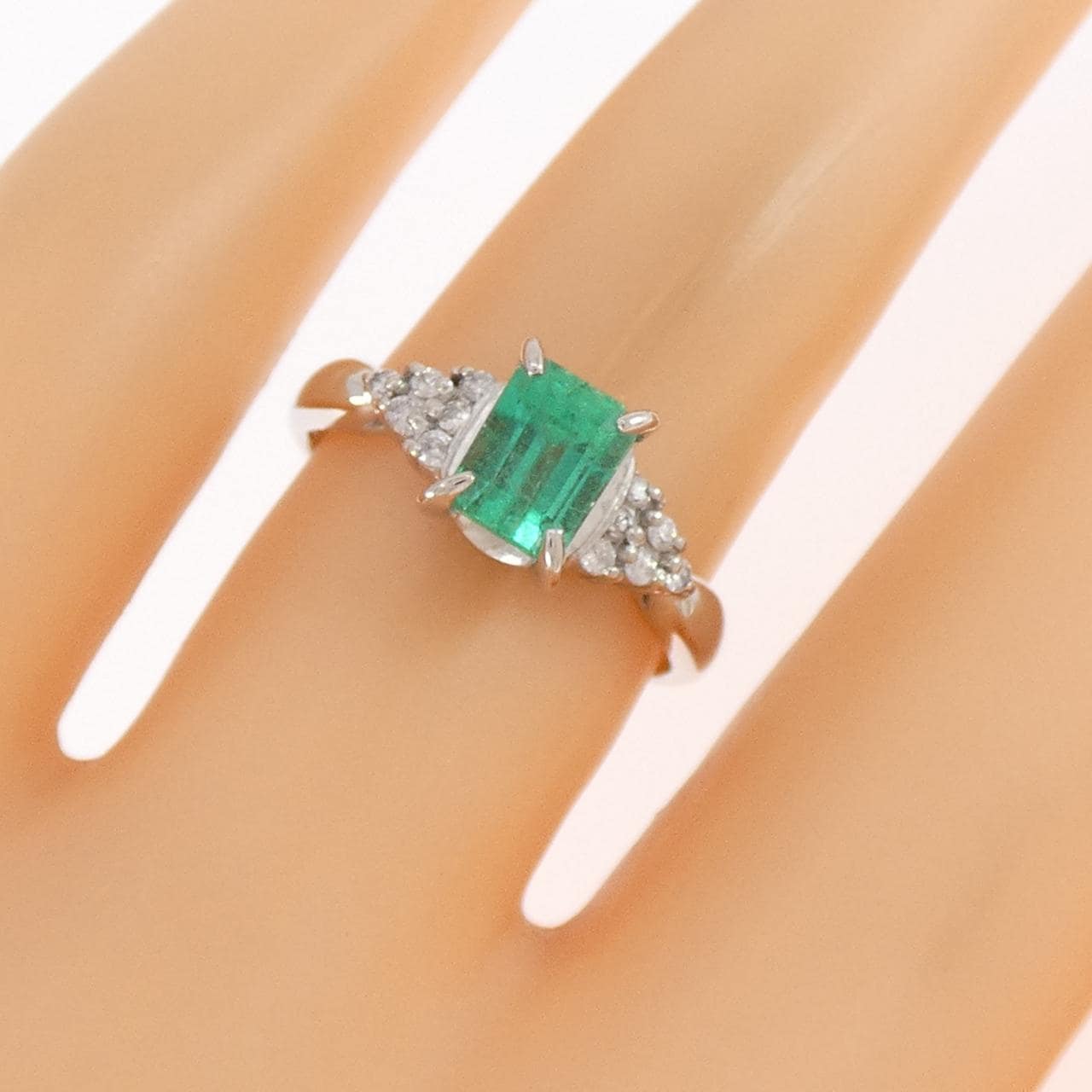 PT900 エメラルド リング 0.93CT