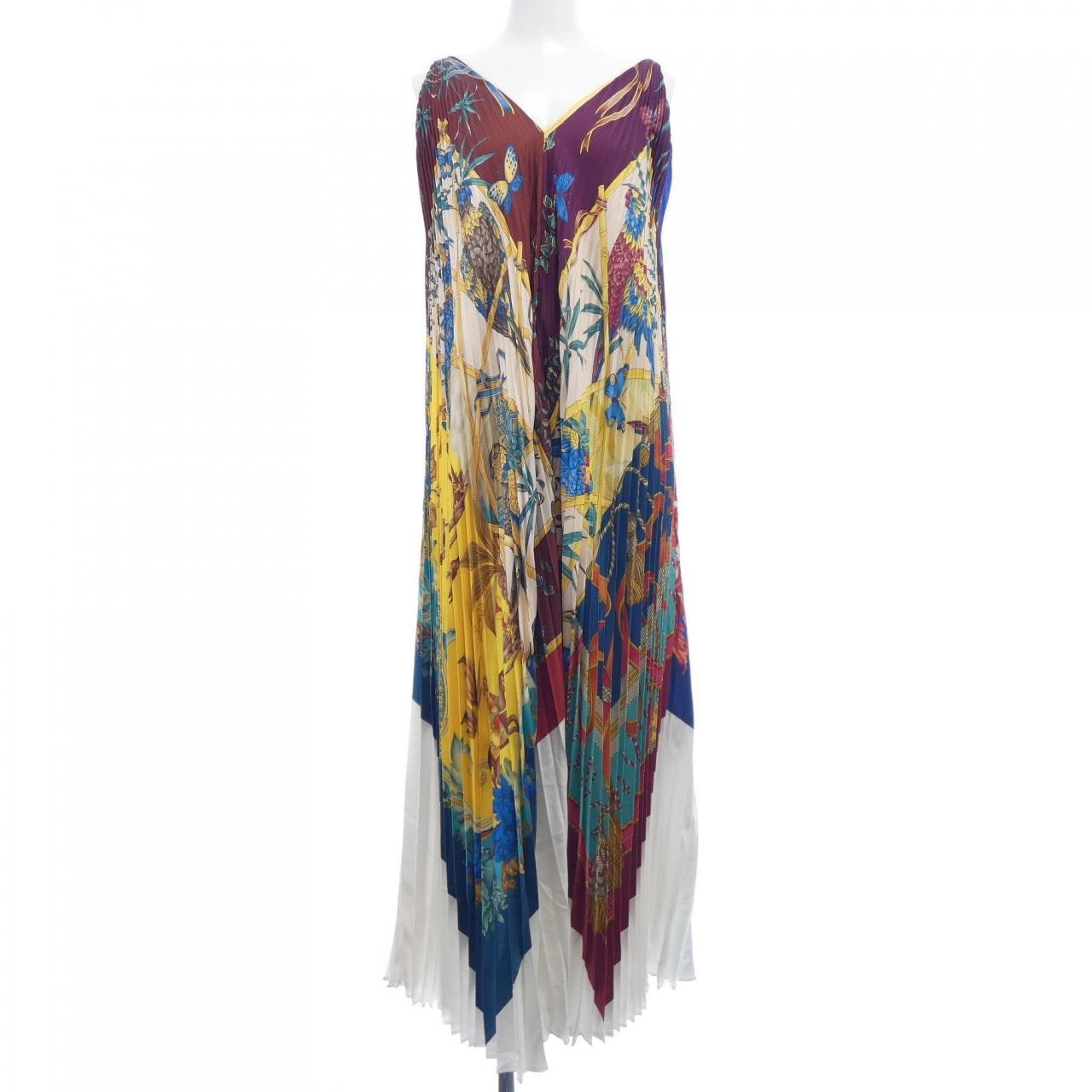 サルヴァトーレフェラガモ SALVATORE FERRAGAMO ワンピース