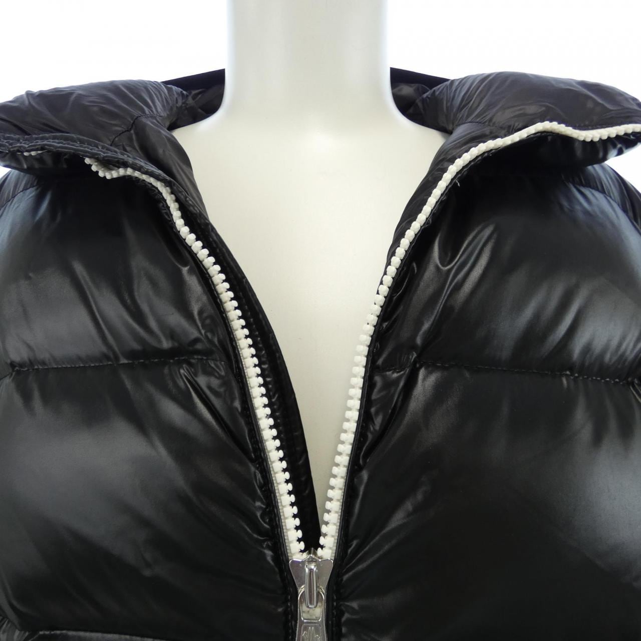 モンクレール MONCLER ダウンジャケット