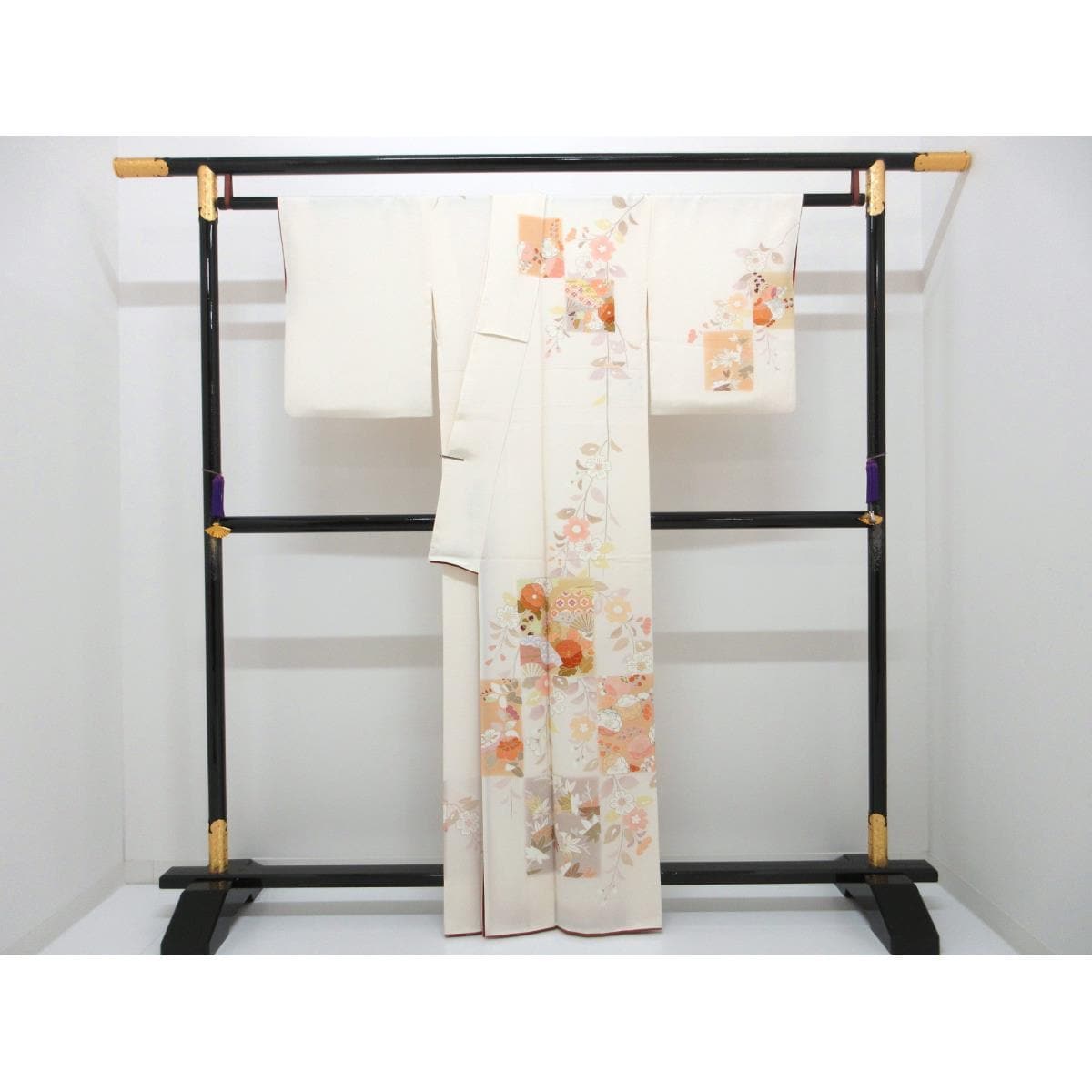 訪問着　友禅金彩加工　刺繍入り