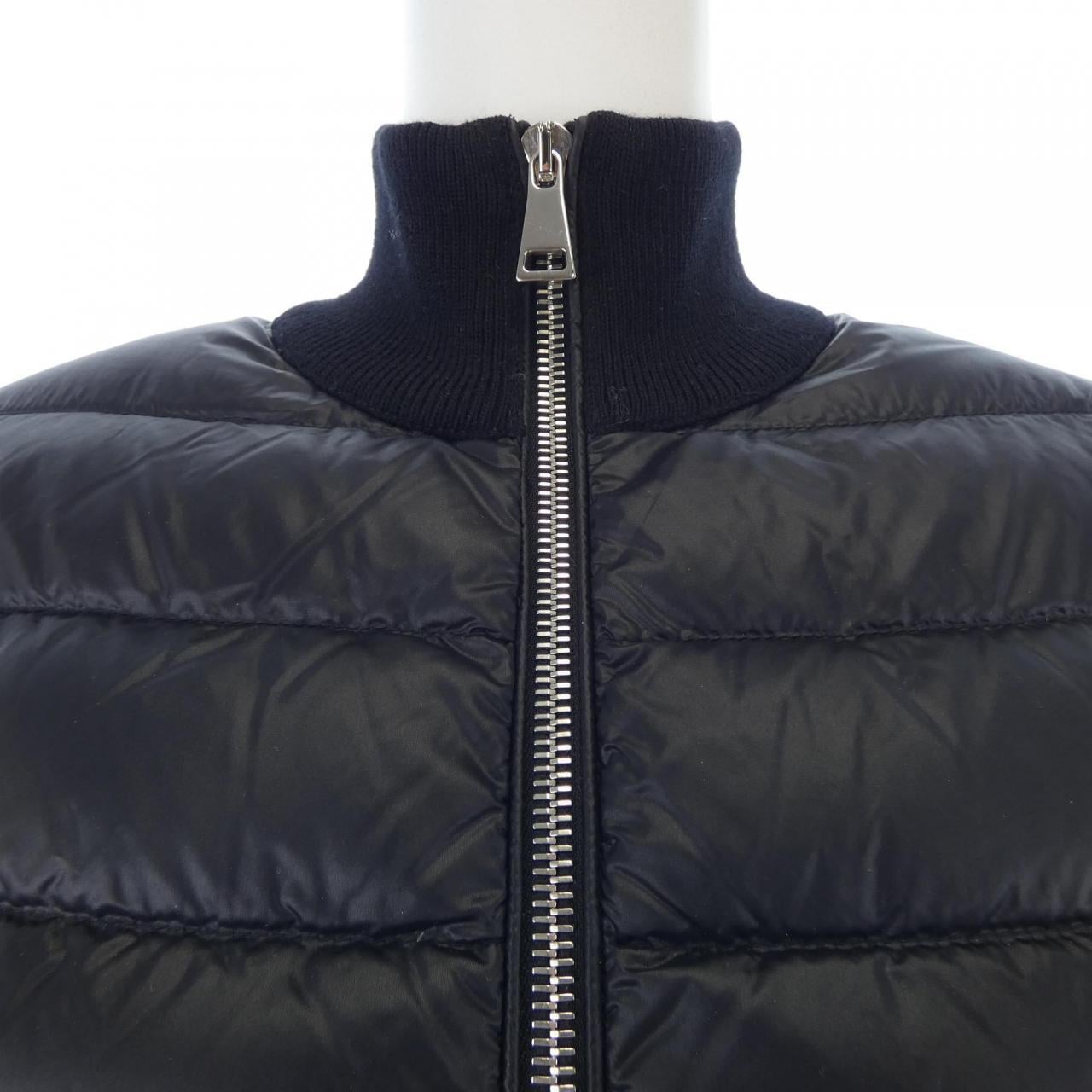 モンクレール MONCLER 10939B00018 ダウンジャケット