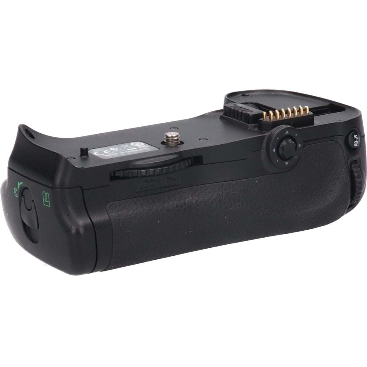 MB-D10 (D700, D300, D300S)