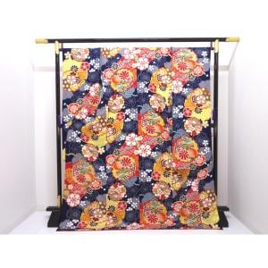 振袖　友禅金彩加工　刺繍入り