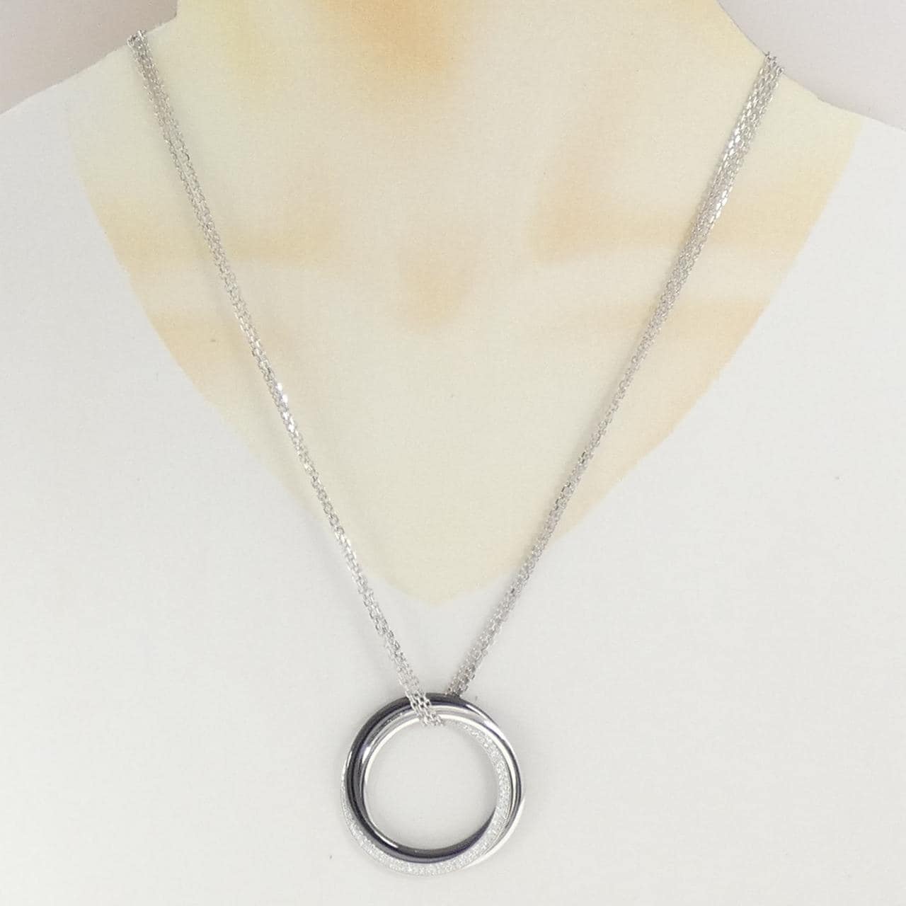 カルティエ トリニティ ブラック&ホワイトペンダント ネックレス