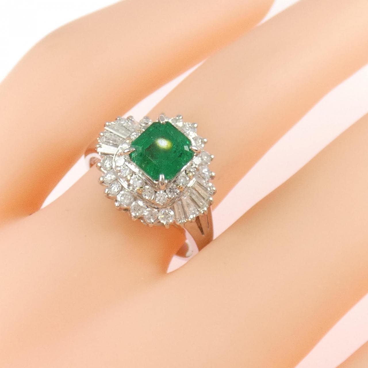 PT900 エメラルド リング 1.05CT