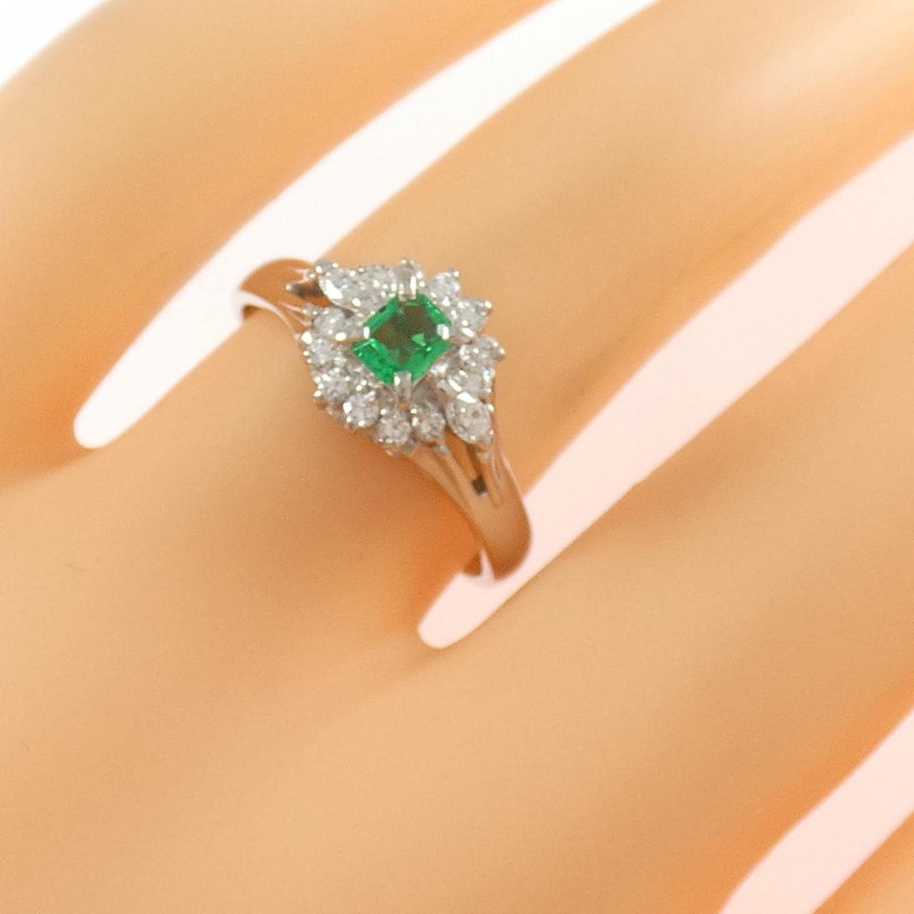 PT900 エメラルド リング 0.18CT