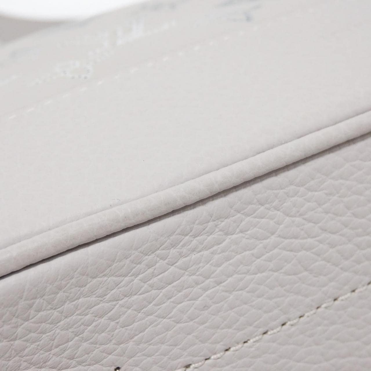 ルイヴィトン マヒナ(フライト モード) フロール M12496 ショルダーバッグ