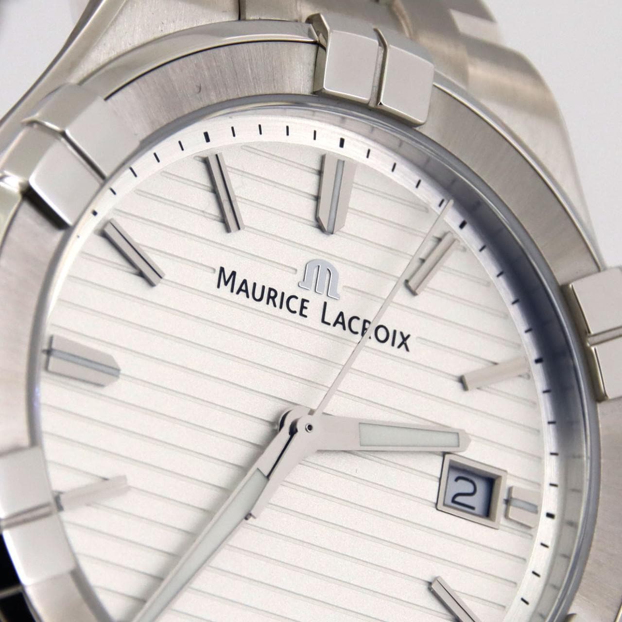 Maurice Lacroix Icon Date AI1008-SS002-131-1 SS Quartz