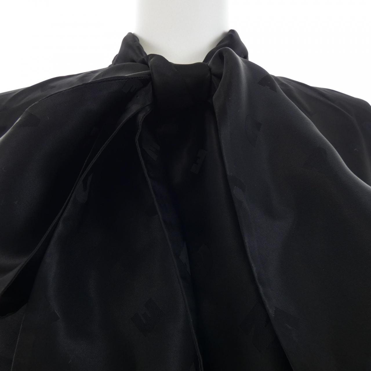 バレンシアガ BALENCIAGA 725061 TNO05 トップス