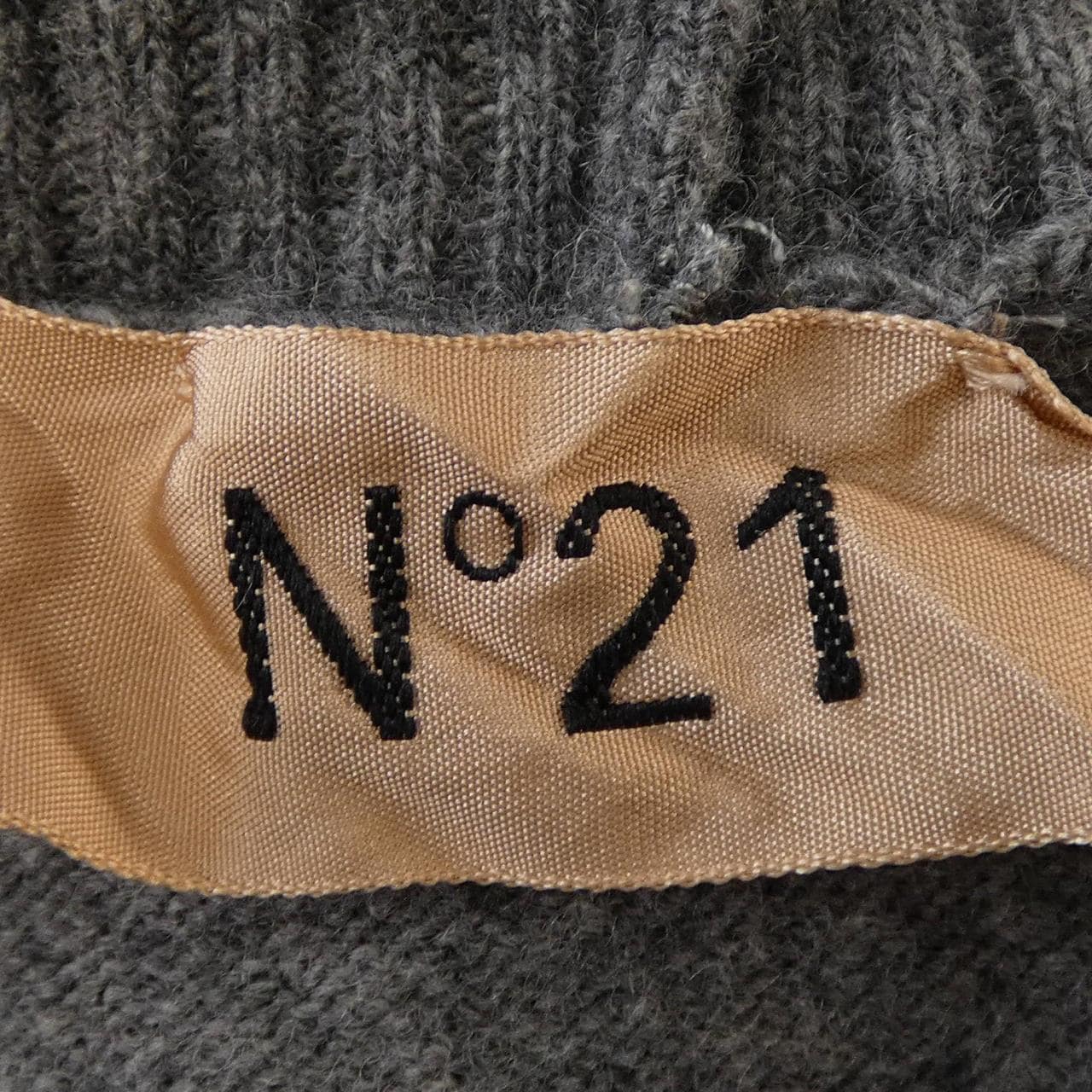 ヌメロヴェントゥーノ N°21 ニット