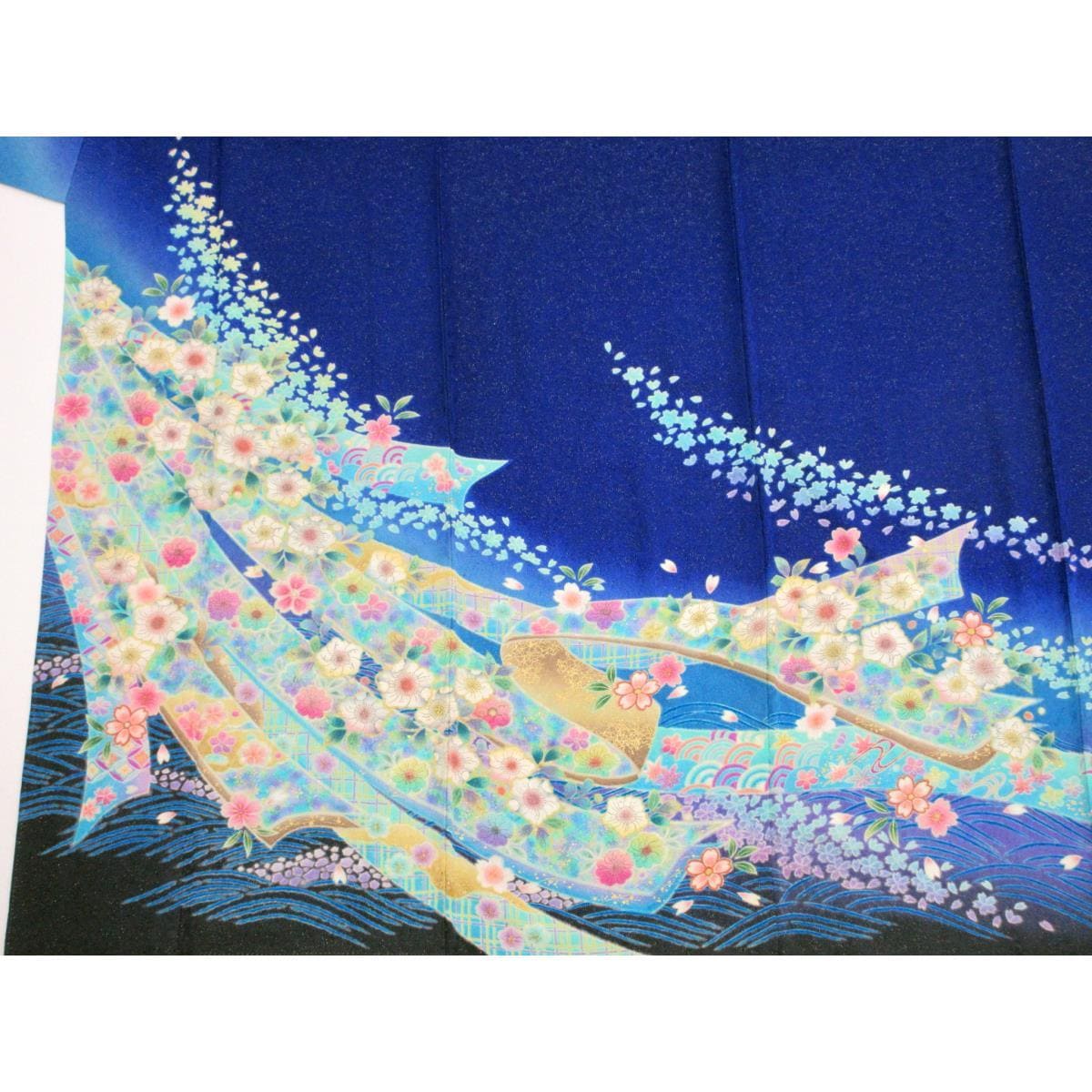 振袖　銀通しボカシ染　友禅金彩加工　刺繍入り