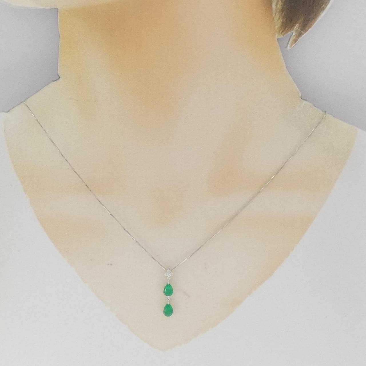 K18WG Emerald Necklace 0.94CT