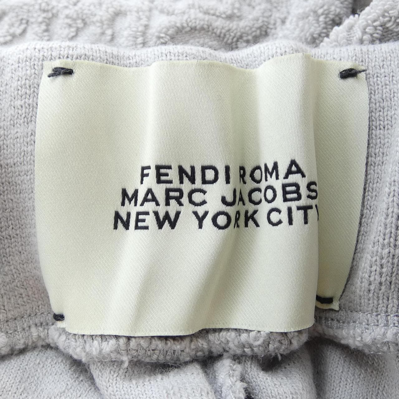 フェンディ FENDI MARC JACOBS FB0689 AOFA ショートパンツ