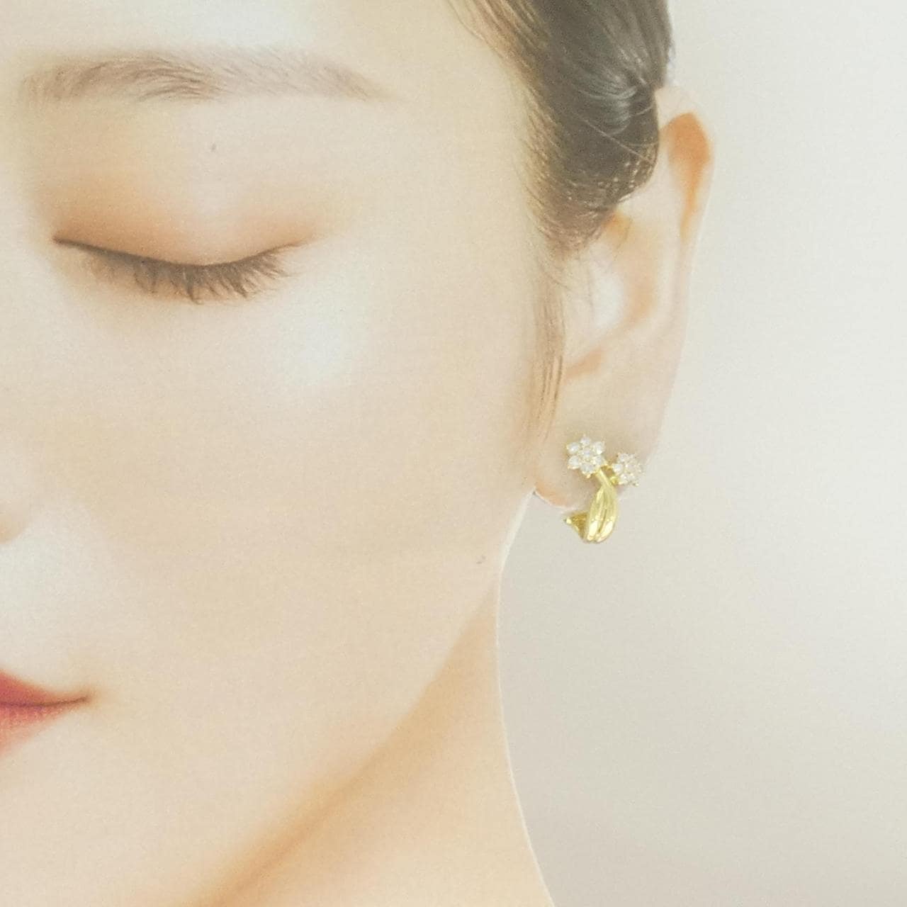 K18YG フラワー ダイヤモンド ピアス 0.72CT