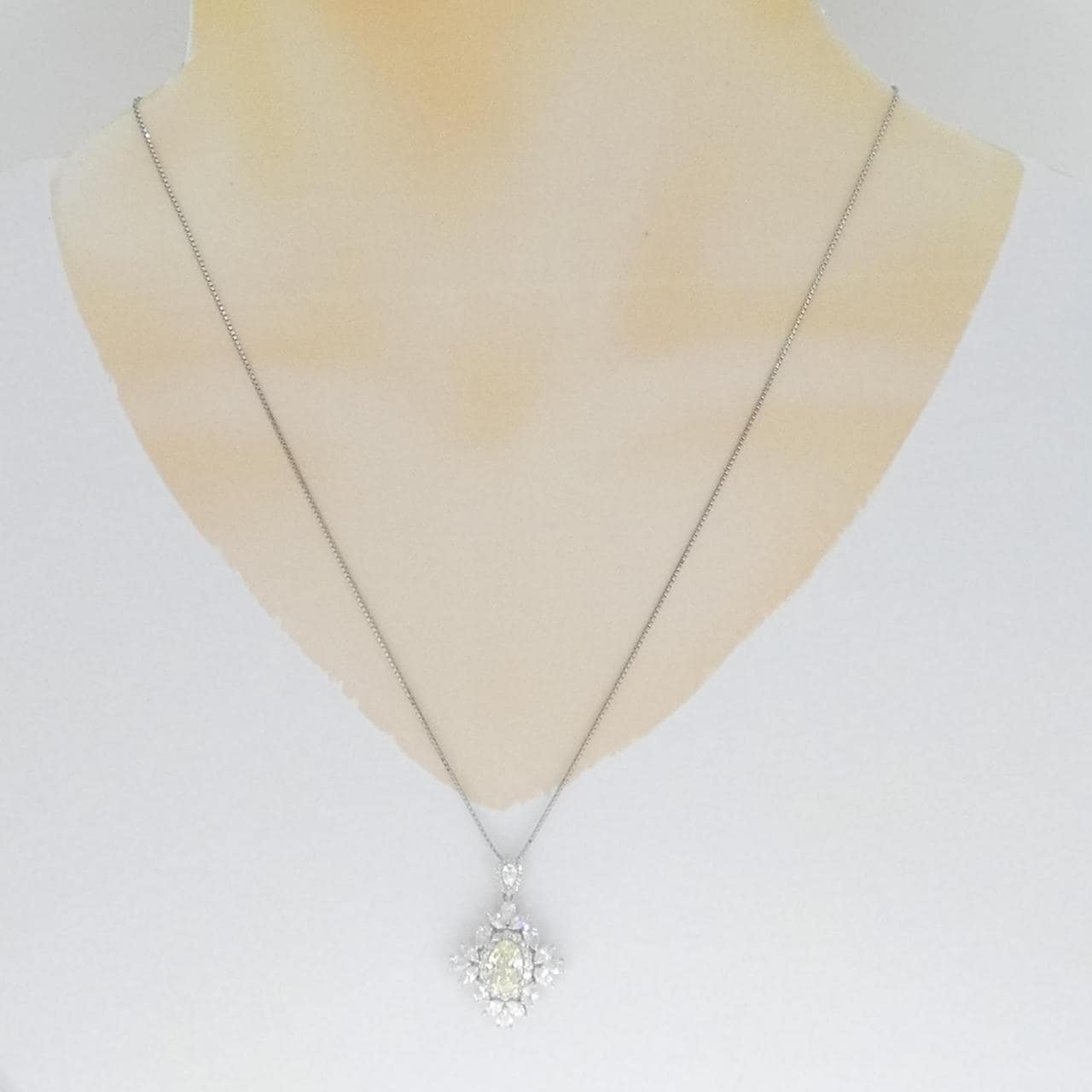 [BRAND NEW] PT Diamond Necklace 1.013CT M SI2 Oval Cut