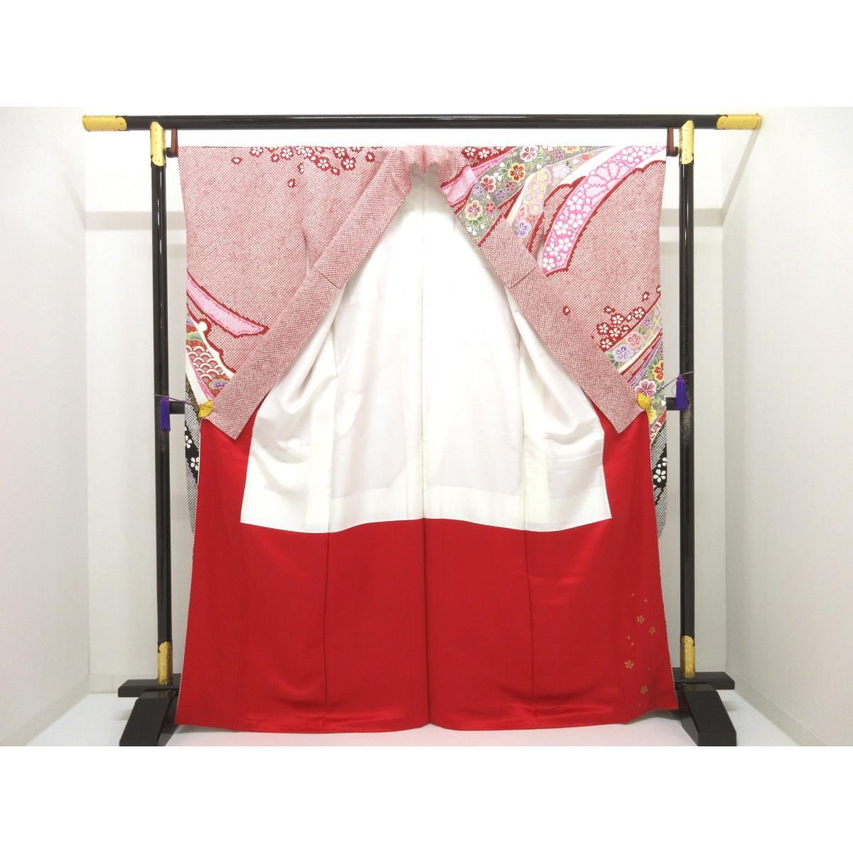 振袖　友禅金彩加工　刺繍入り