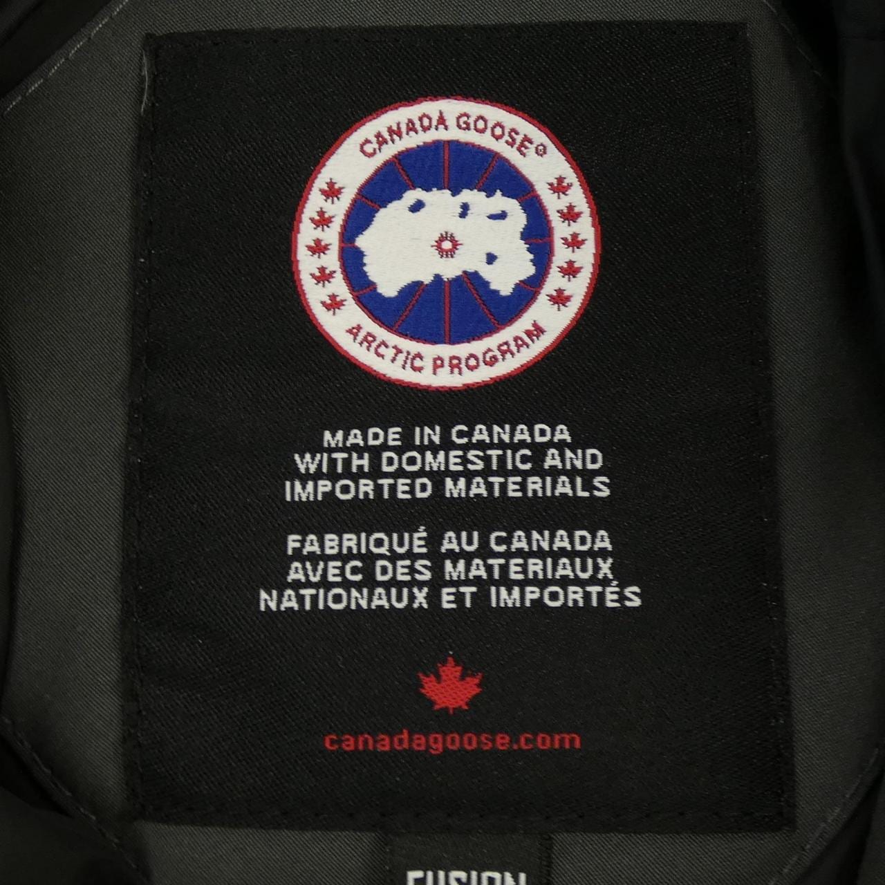 加拿大鹅CANADA GOOSE羽绒大衣